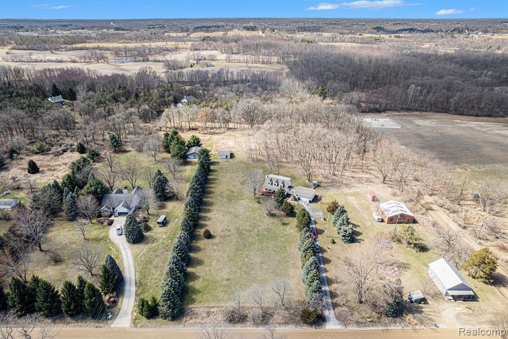 6475 HARTLAND Road, Fenton, MI 48430 — Photo 29