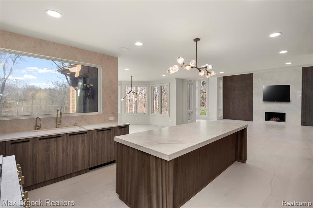 1888 W Tahquamenon Court, Bloomfield Hills, MI 48302 — Photo 20