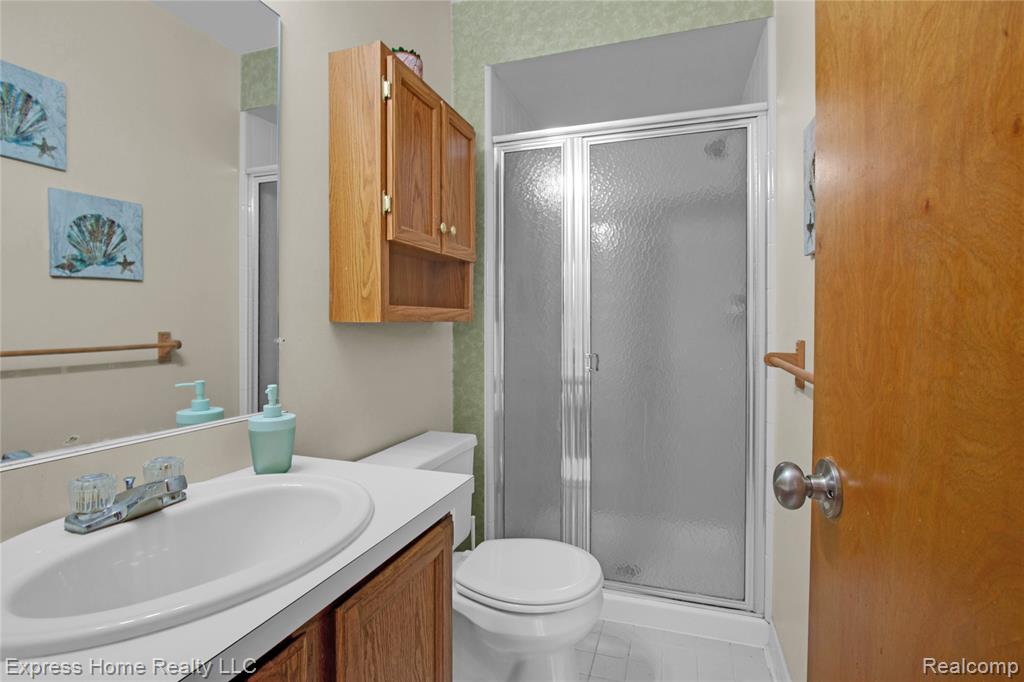 5010 Kelly Drive, Warren, MI 48092 — Photo 16