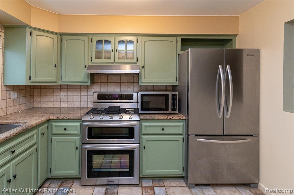 44205 Felstone Drive, Sterling Heights, MI 48313 — Photo 11