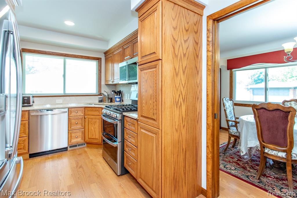 14271 Lincoln Street, Oak Park, MI 48237 — Photo 11