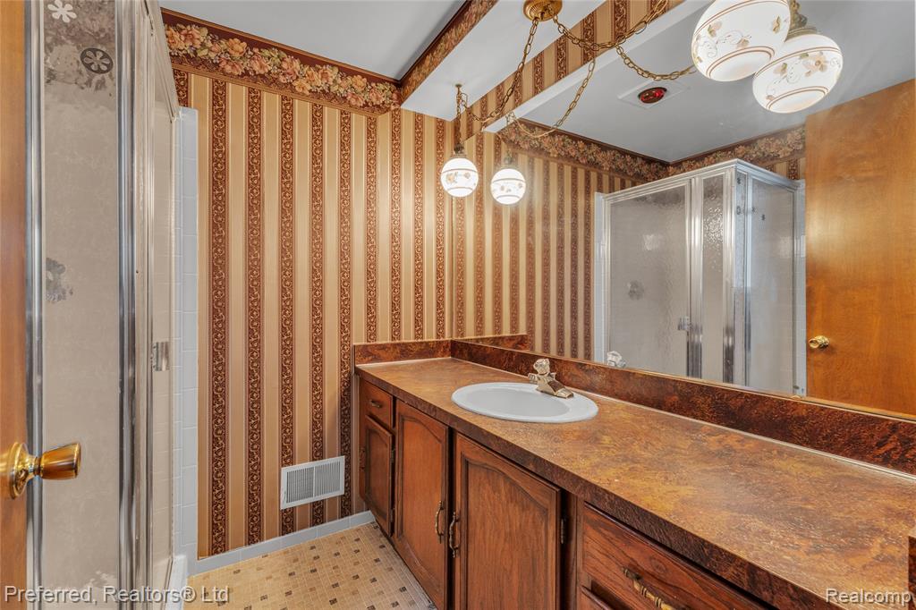 46323 Gainsborough Drive, Canton, MI 48187 — Photo 44