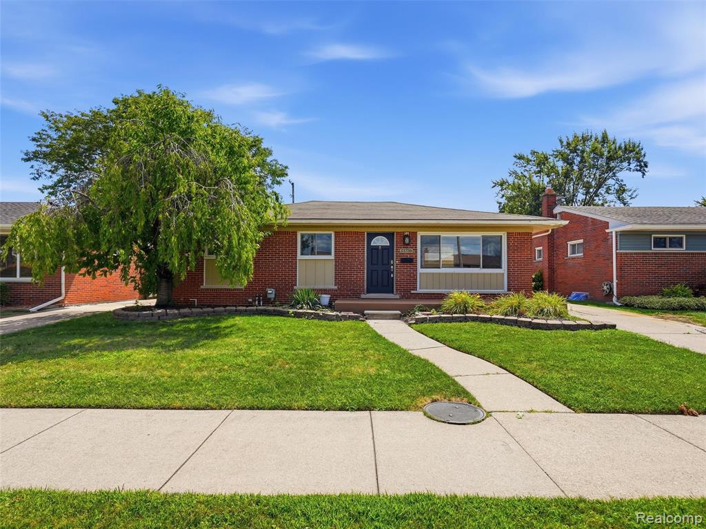 21736 Timberidge Street, Saint Clair Shores, MI 48082