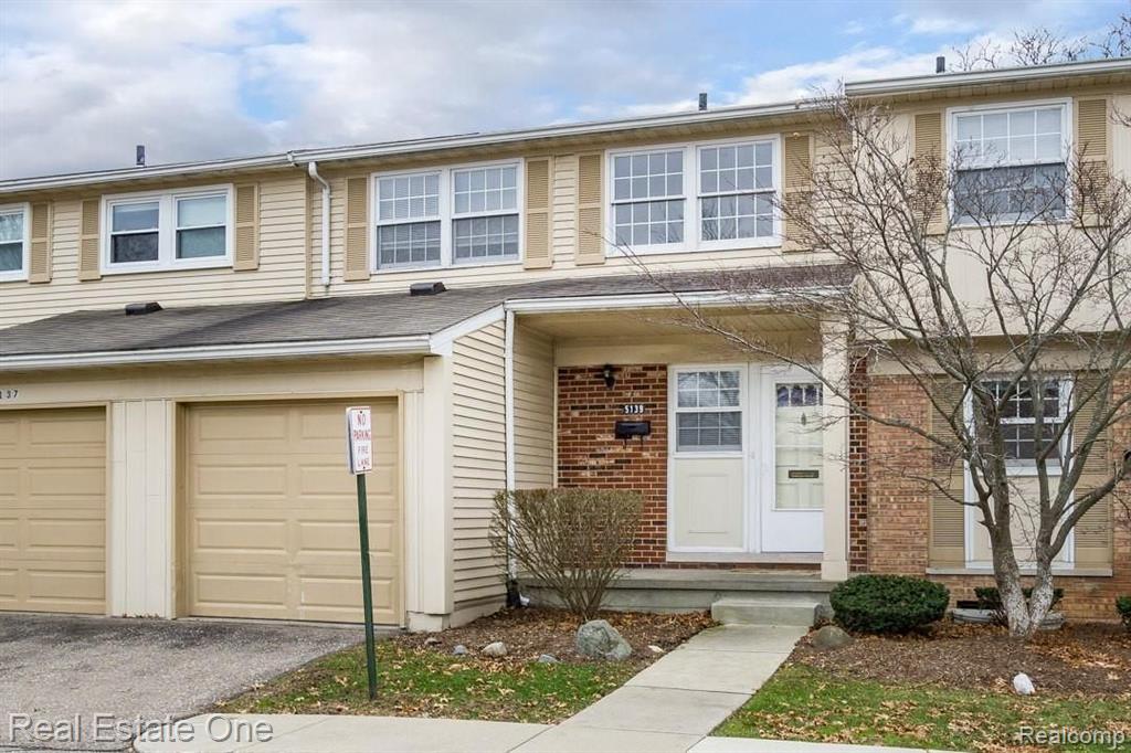 5139 BUCKINGHAM, Troy, MI 48098 — front exterior