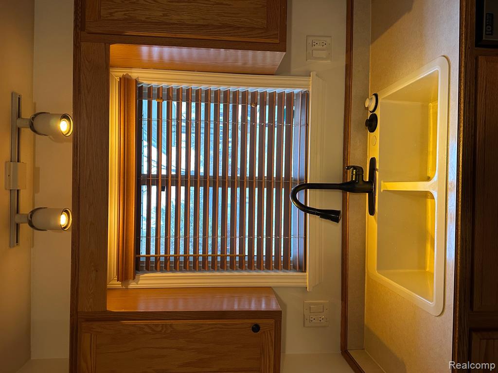 6939 Alma Court, Saginaw, MI 48603 — Photo 14