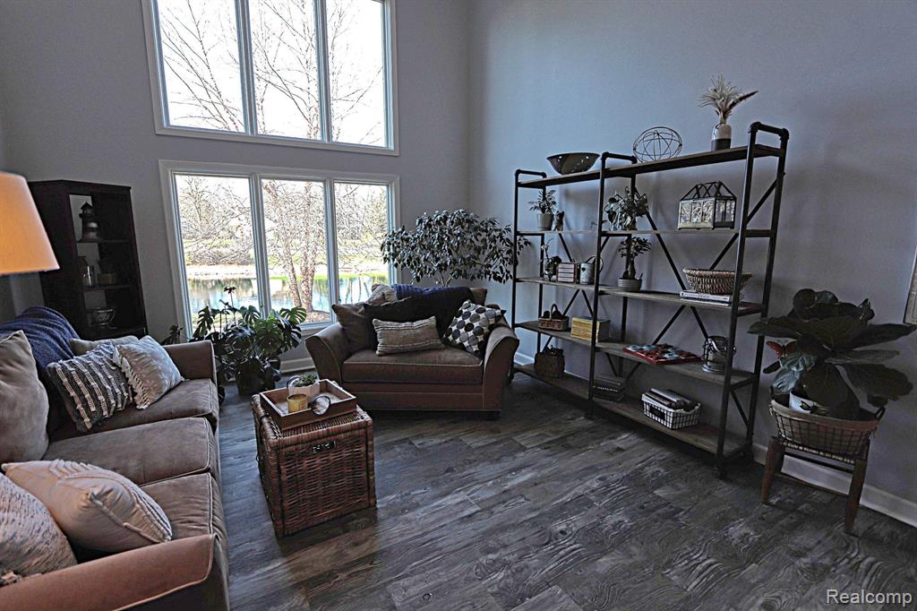 5470 HURON HILLS Drive, Commerce Twp, MI 48382 — Photo 5