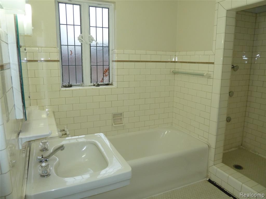 19925 Renfrew Road, Detroit, MI, 48221