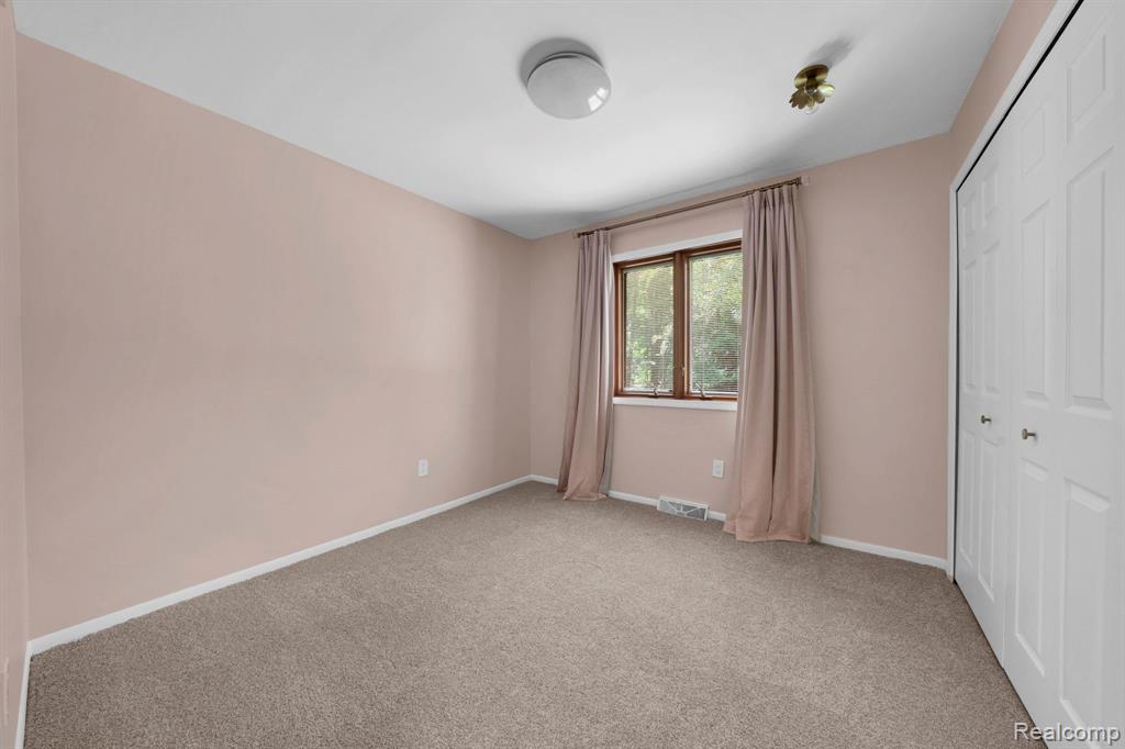 940 W Predmore Road, Oakland, MI — Photo 37