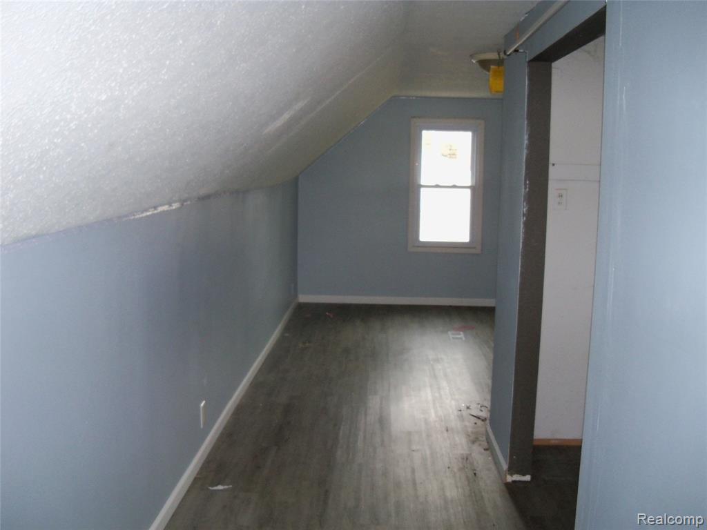 413 E Hemphill Road, Flint, MI 48507 — Photo 16
