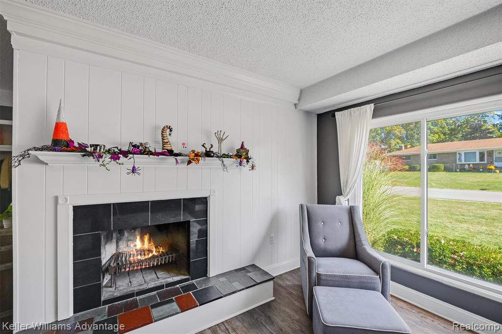671 E Crest Lane, South Lyon, MI 48178 — Photo 10
