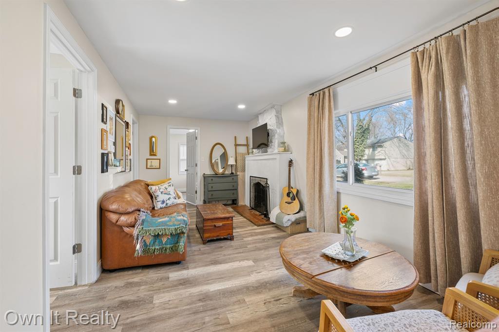 469 LAKESIDE Drive, Waterford, MI 48328 — Photo 11