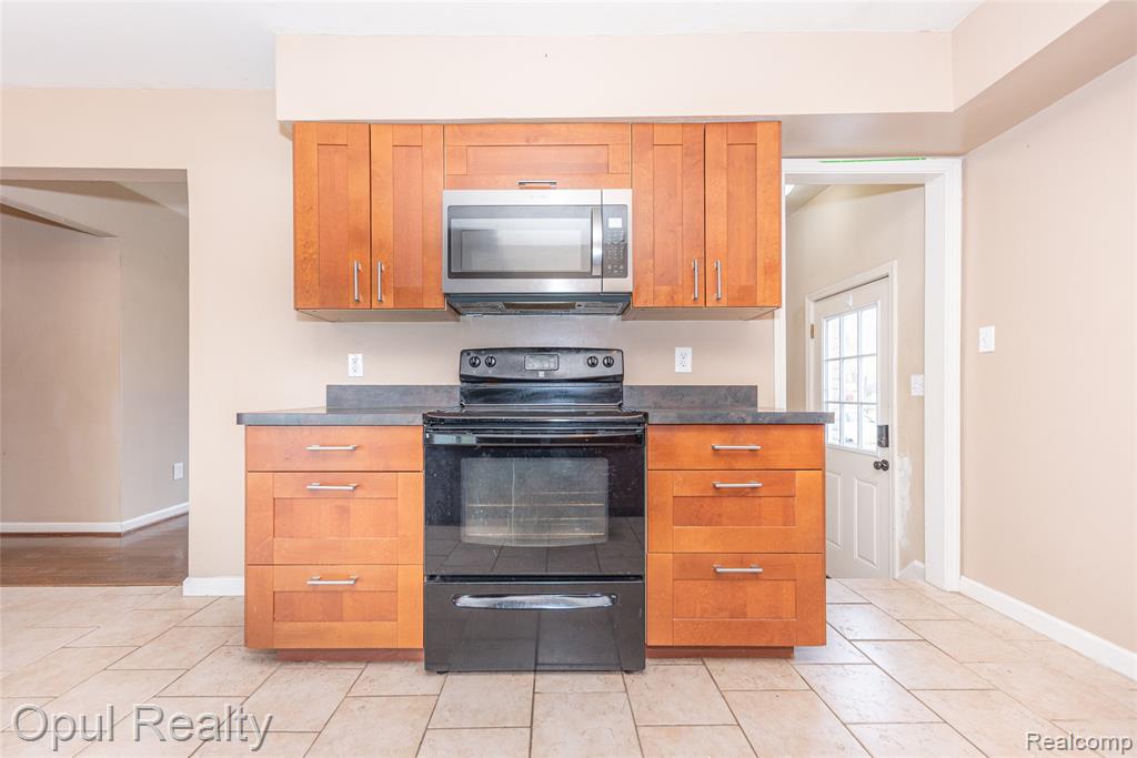 8234 Perrin Avenue, Westland, MI — Photo 13