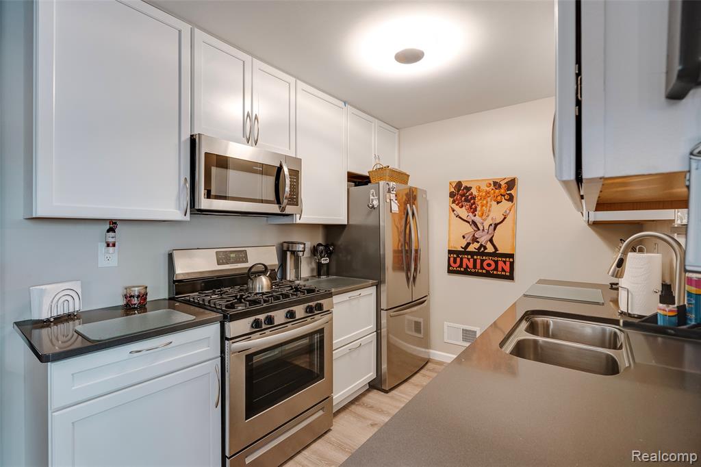 40554 Newport Drive, Plymouth, MI 48170 — Photo 17