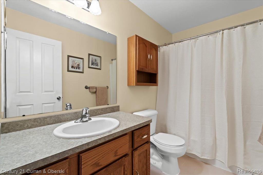 940 S HOWARD Street, Fenton, MI 48430 — Photo 19