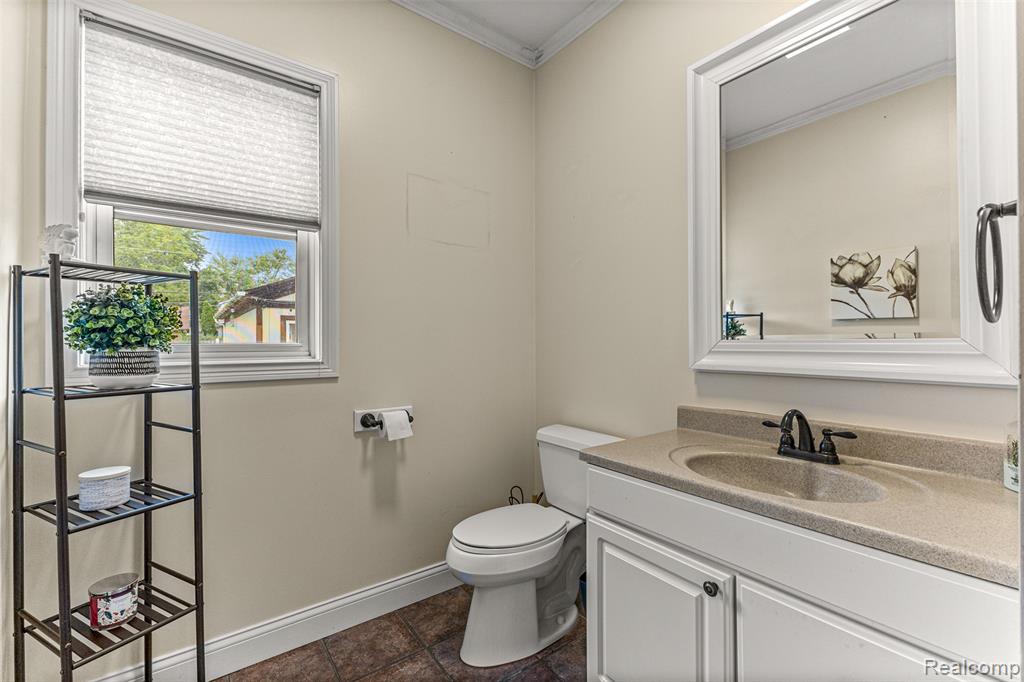 524 Orchard Street, Wyandotte, MI 48192 — Photo 11