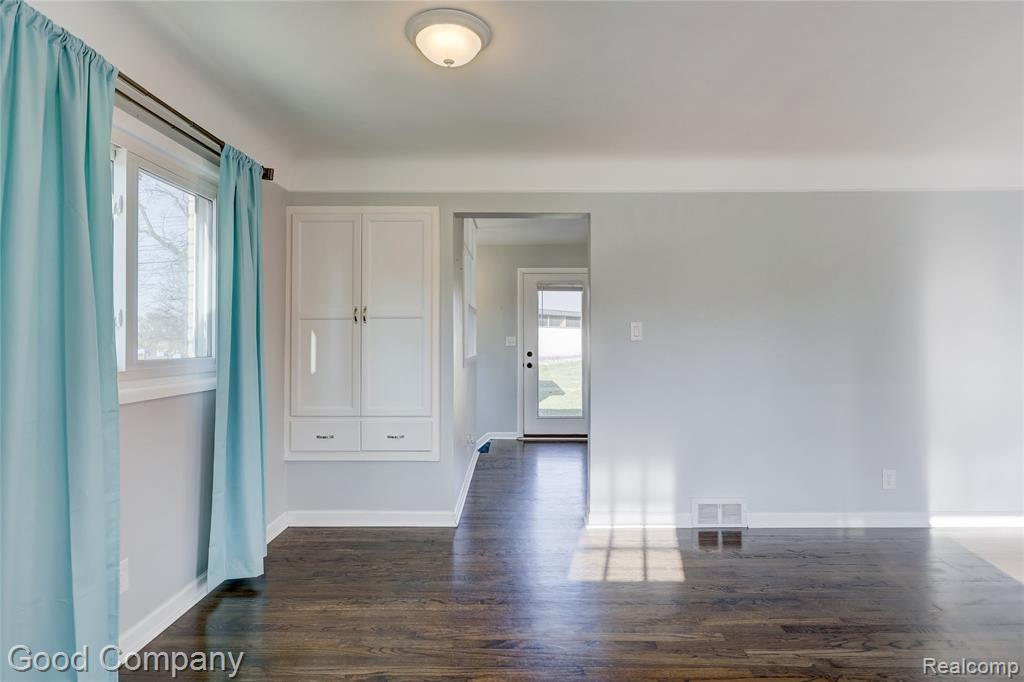 1303 Sycamore Drive, Rochester Hills, MI 48307 — Photo 11