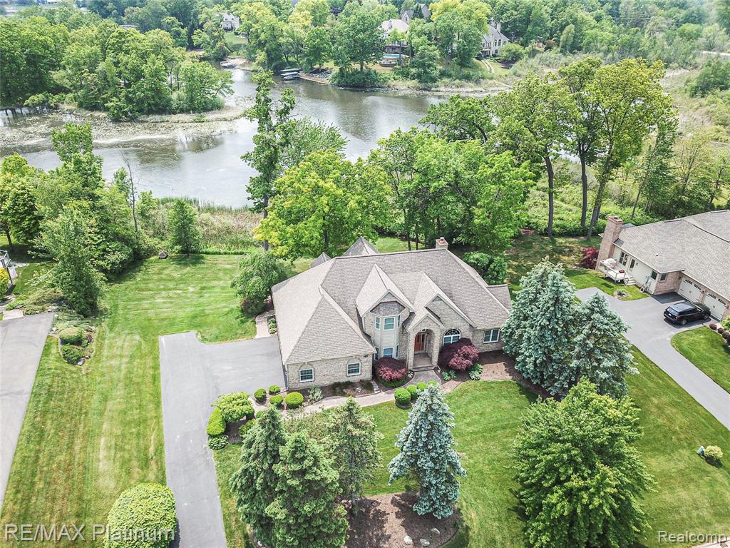 8342 ISLANDVIEW Court, Brighton, MI 48114 — Photo 2