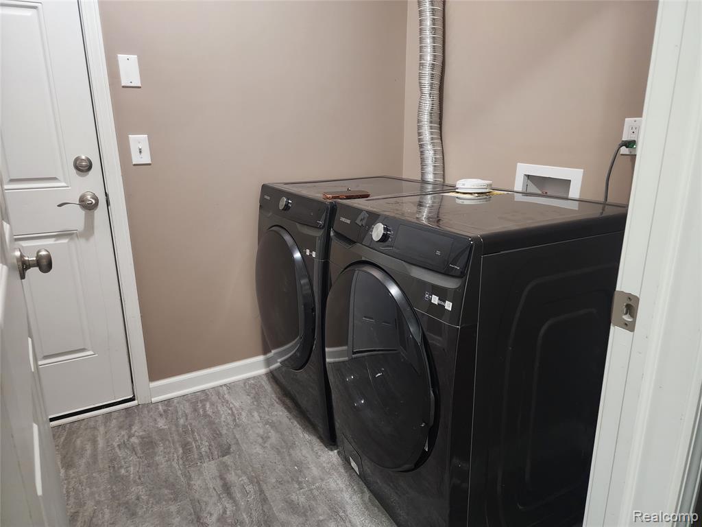 18106 Addington Drive, Commerce Twp, MI 48390 — Photo 38