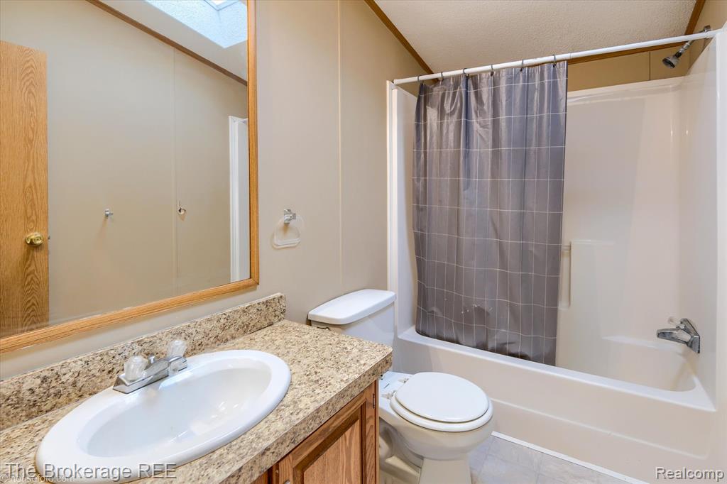 17101 Kropf Avenue, Davisburg, MI 48350 — Photo 33
