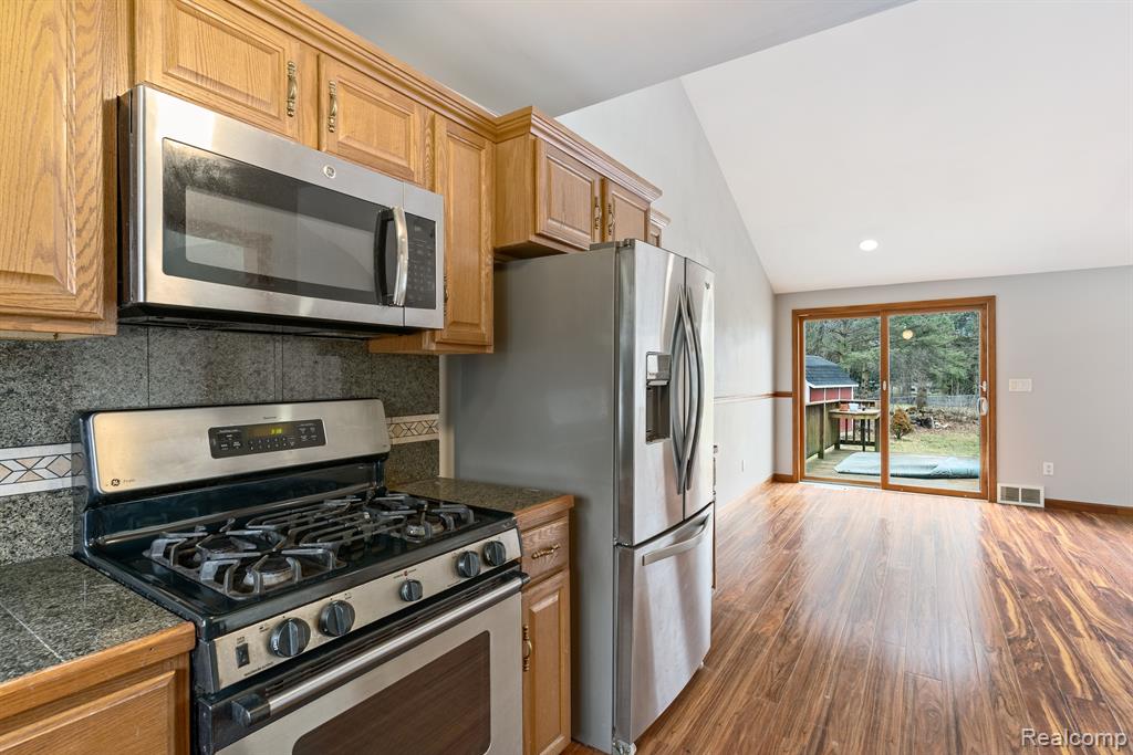 724 NICHOLS Road, Auburn Hills, MI 48326 — Photo 16
