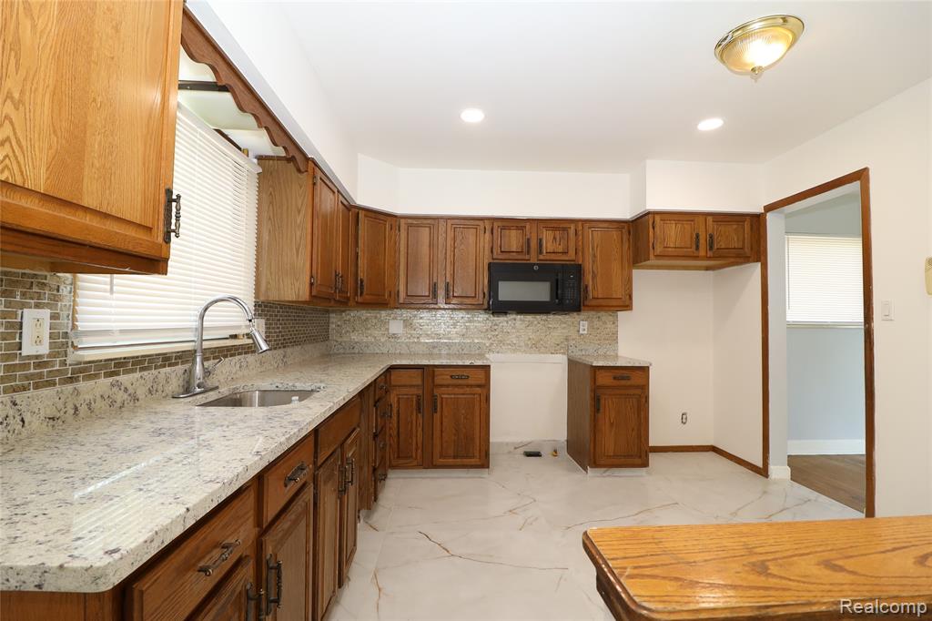 8555 Berwyn, Dearborn Heights, MI 48127 — Photo 14