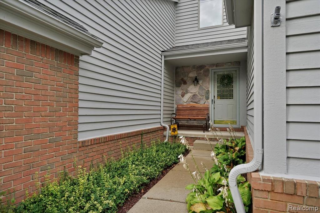 6516 Scenic Pines Court, Clarkston, MI — Photo 3