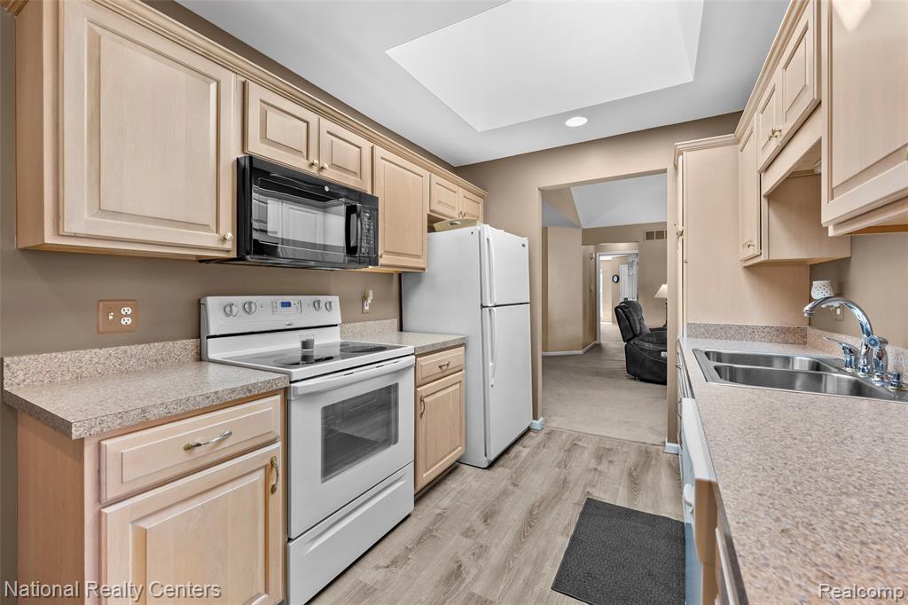 59321 Royal Oak Court, Washington, MI — Photo 11