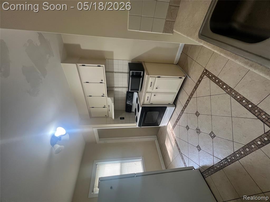 749 Crawford Street, Flint, MI 48507 — Photo 8