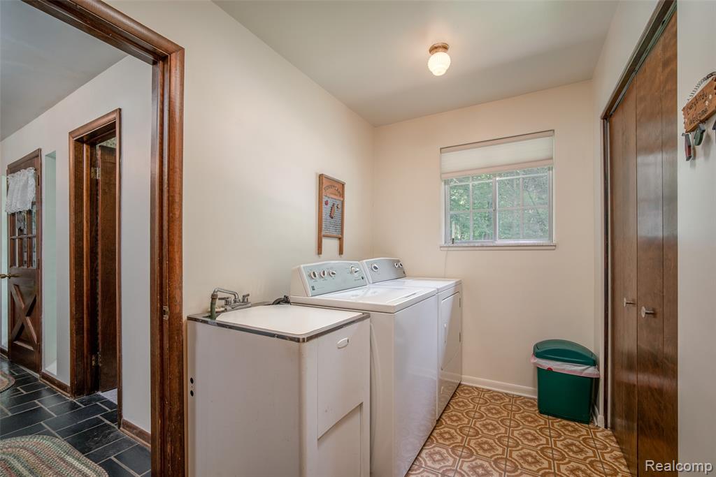 560 Coats Road, Lake Orion, MI 48362 — Photo 21