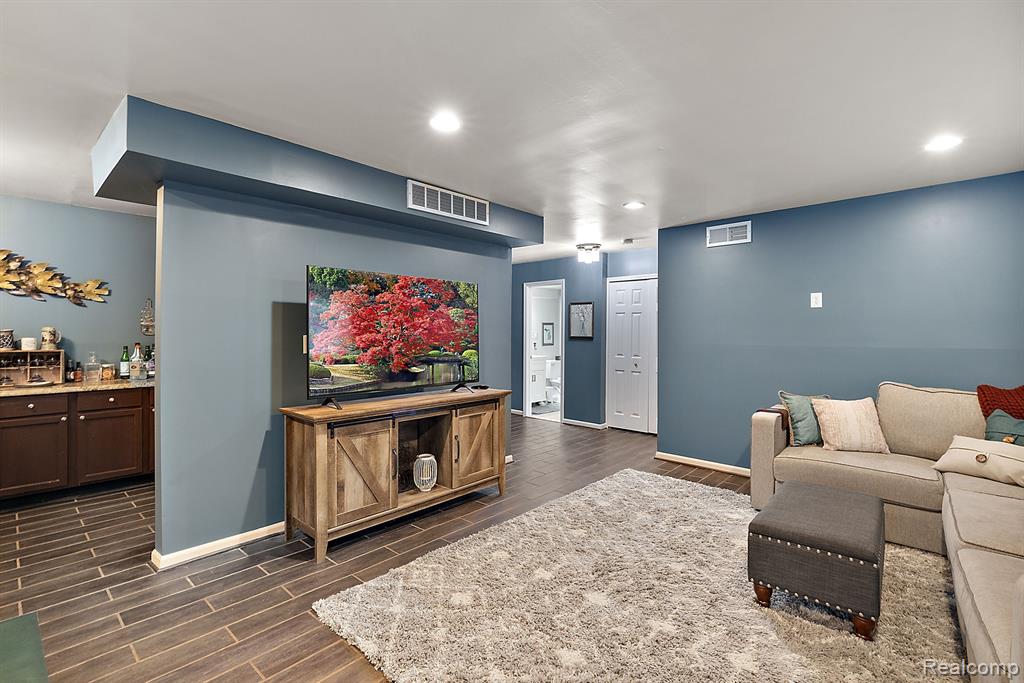 555 Kendry, Bloomfield Hills, MI 48302 — Photo 32