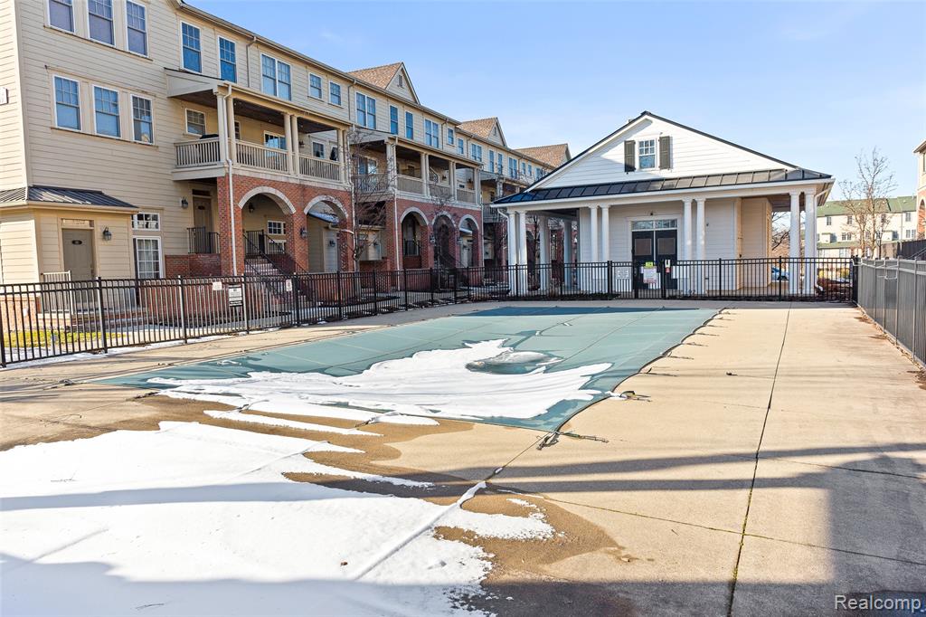 208 Amys Walk, Auburn Hills, MI 48326 — Photo 33
