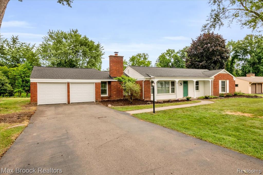 6695 W Dartmoor Road, West Bloomfield, MI