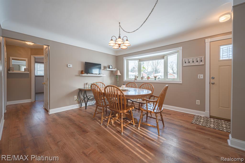 710 MANORDALE Court, Milford, MI 48381 — Photo 13