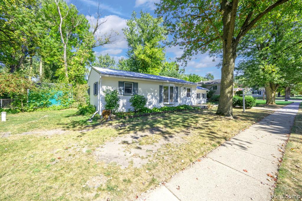 957 Miller Road N, Lake Orion, MI 48362 — Photo 32