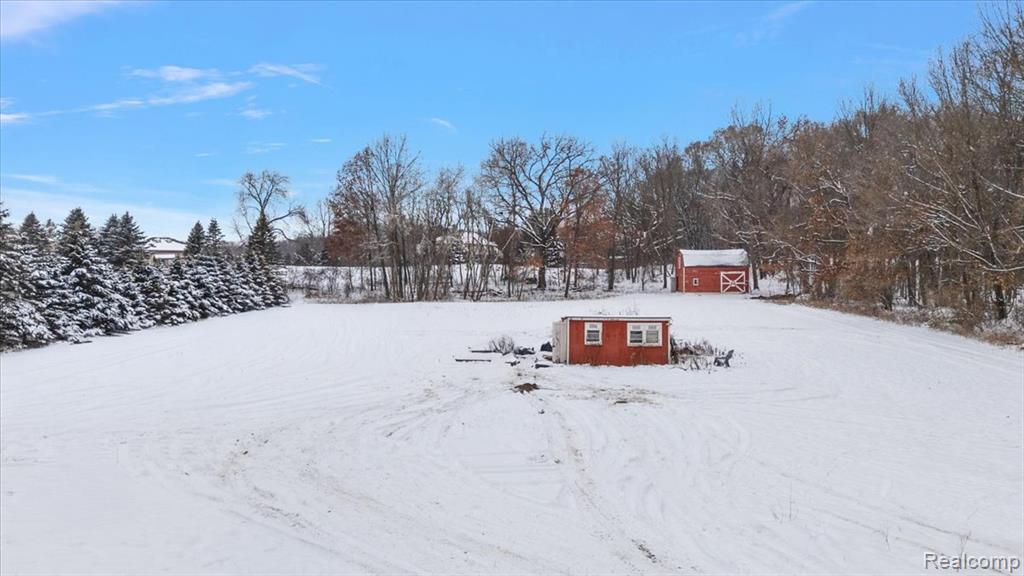 700 W Maple Road, Milford, MI 48381 — Photo 24