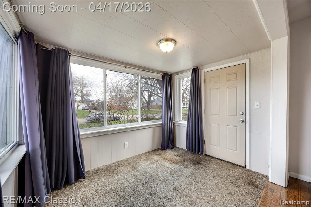 22481 Springbrook Avenue, Farmington, MI 48336 — Photo 14
