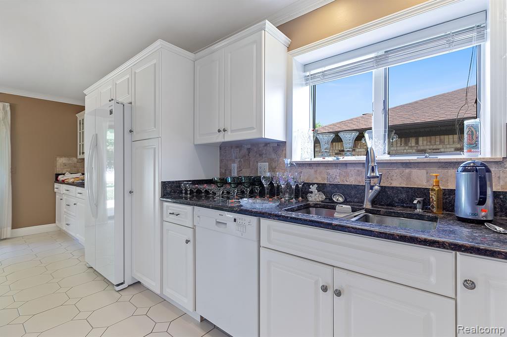 40608 MELODY Court, Clinton Twp, MI 48038 — Photo 13