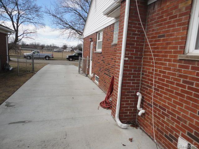 9341 LAURENCE Avenue, Allen Park, MI 48101 — Photo 28