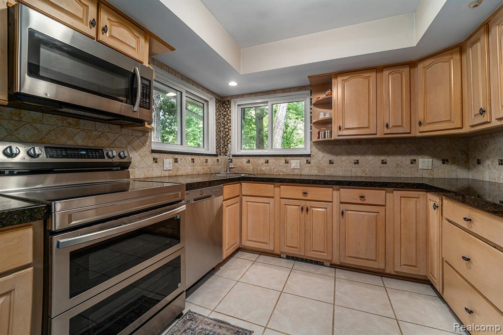 4729 Curtis Lane, Clarkston, MI — Photo 13