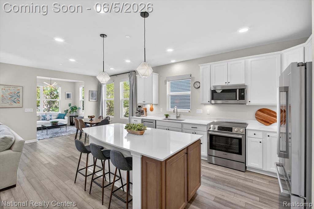 38681 Chasewood Court, Farmington, MI 48335 — Photo 4
