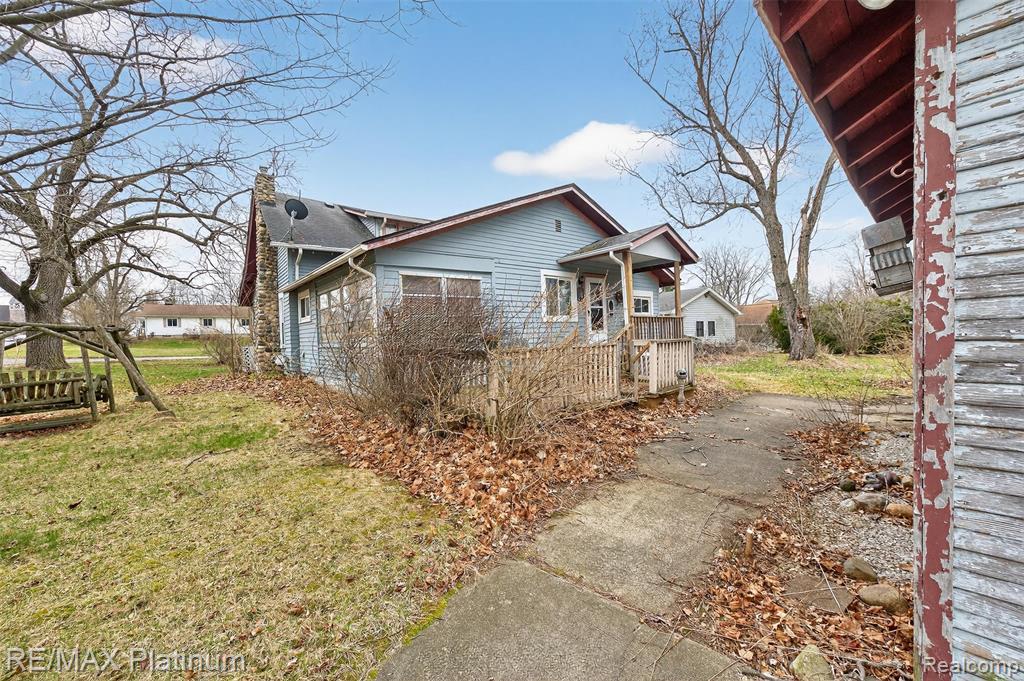 215 Washington Street, Byron, MI 48418 — Photo 2