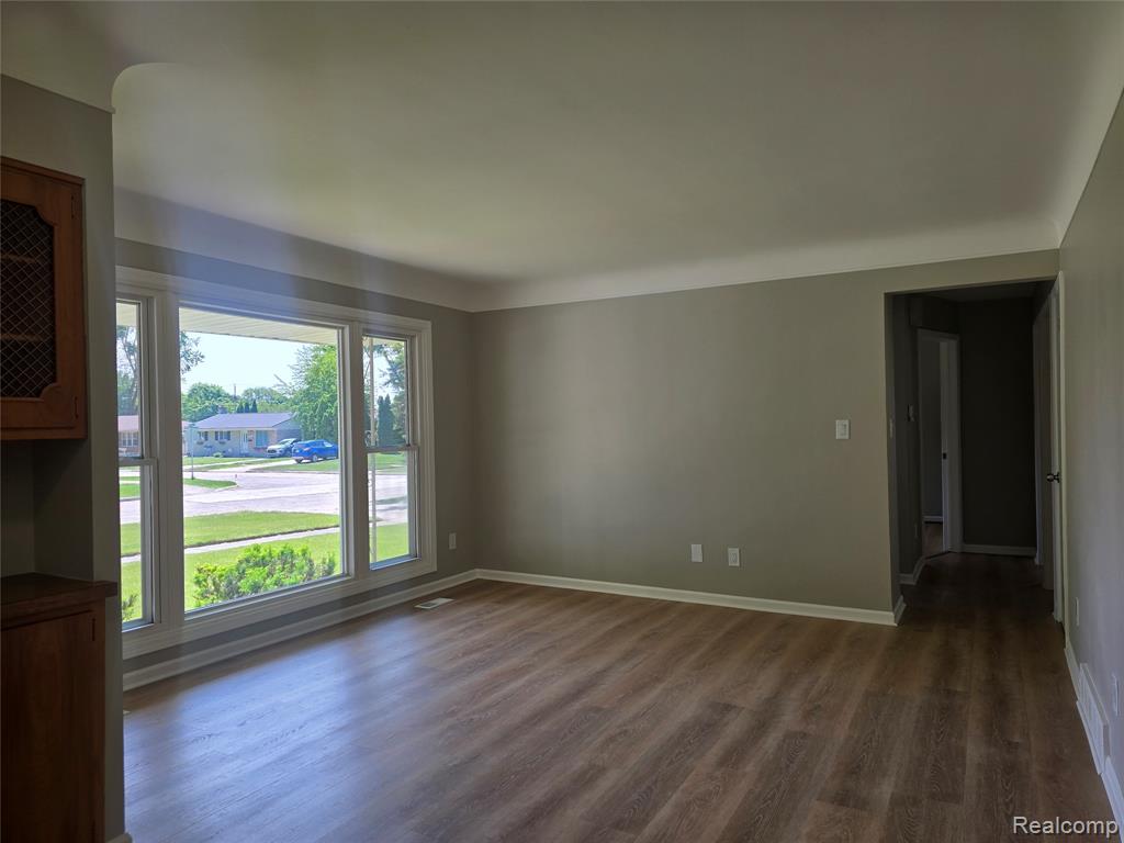 7621 N Wildwood Street, Westland, MI — Photo 3