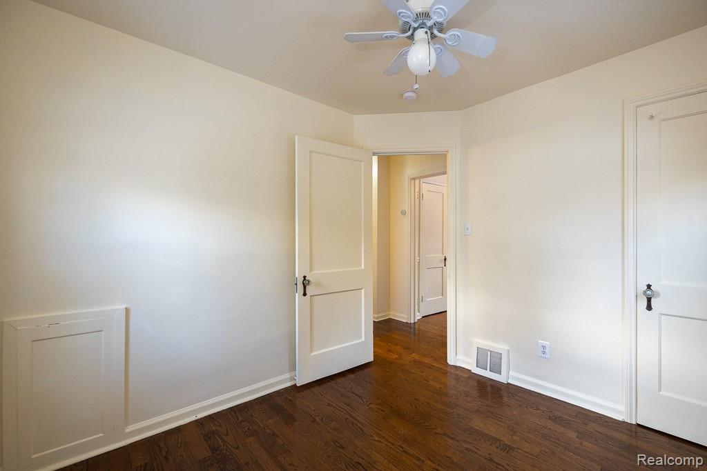 620 CATALPA Drive, Royal Oak, MI 48067 — Photo 9