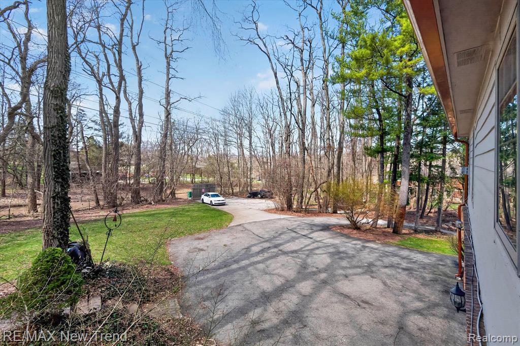 5721 Coralwood Court, Commerce Twp, MI 48382 — Photo 56