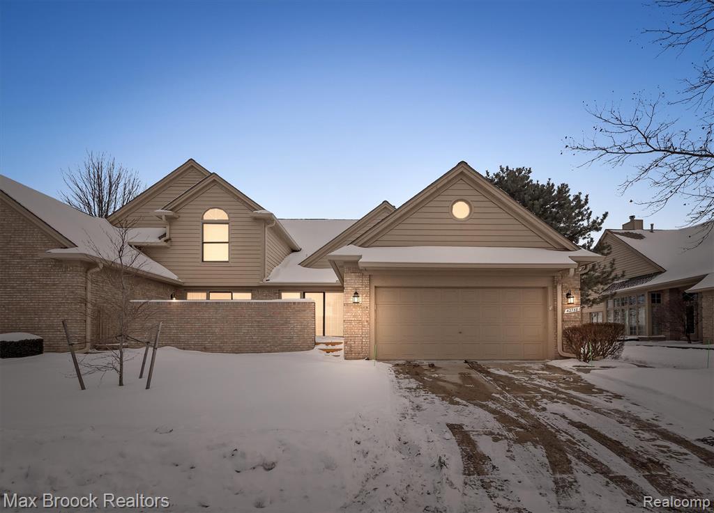 42738 Matthew Drive, 47, Sterling Heights, MI 48313 — Photo 6