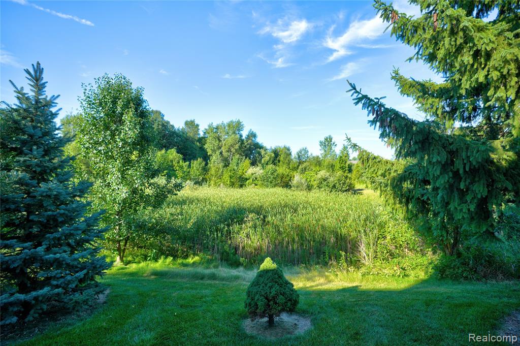 6048 Pine Cone Drive, Grand Blanc, MI 48439 — Photo 30