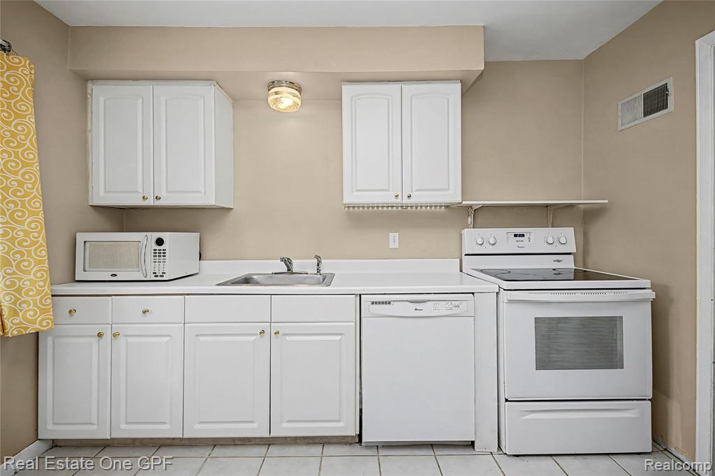 506 W 12 Mile Road, Royal Oak, MI 48073 — Photo 30