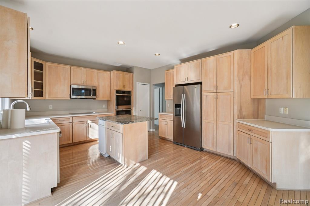 7366 Crackling Creek Circle, 1, West Bloomfield, MI — Photo 11