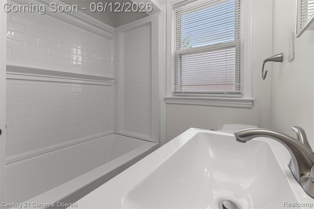 6719 Parkland Street, Dearborn Heights, MI 48127 — Photo 17
