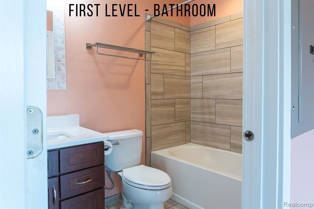 2836 RIDINGTON Road, Ann Arbor, MI 48105 — Photo 19